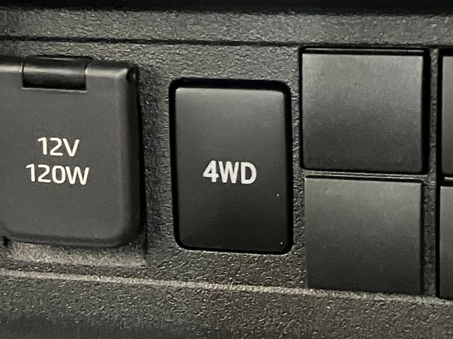 ハイゼットトラックスタンダード　４ＷＤ　５ＭＴ　コーナセンサー　届出済未使用車衝突被害軽減ブレーキ　コーナーセンサー　パートタイム４ＷＤ　ＡＭ／ＦＭラジオ　マニュアルエアコン　マニュアルレベリング　オートライト　バッテリーカバー　５速マニュアルミッション車（滋賀県）の中古車