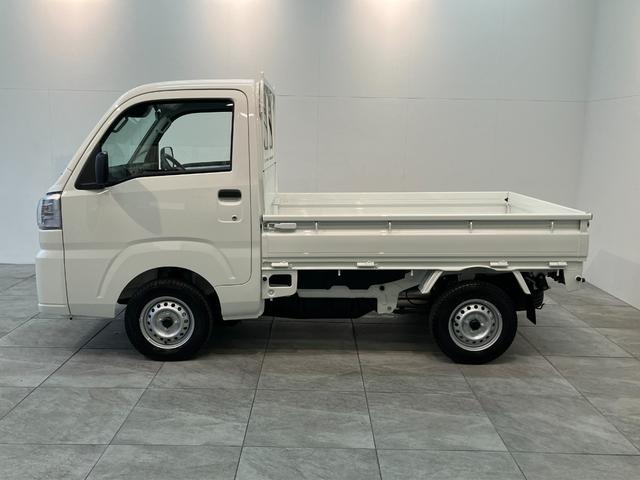 ハイゼットトラックスタンダード　４ＷＤ　５ＭＴ　コーナセンサー　届出済未使用車衝突被害軽減ブレーキ　コーナーセンサー　パートタイム４ＷＤ　ＡＭ／ＦＭラジオ　マニュアルエアコン　マニュアルレベリング　オートライト　バッテリーカバー　５速マニュアルミッション車（滋賀県）の中古車