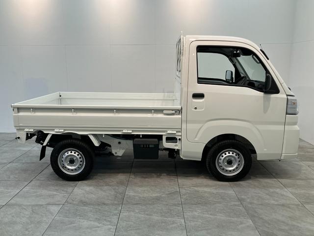 ハイゼットトラックスタンダード　４ＷＤ　５ＭＴ　コーナセンサー　届出済未使用車衝突被害軽減ブレーキ　コーナーセンサー　パートタイム４ＷＤ　ＡＭ／ＦＭラジオ　マニュアルエアコン　マニュアルレベリング　オートライト　バッテリーカバー　５速マニュアルミッション車（滋賀県）の中古車