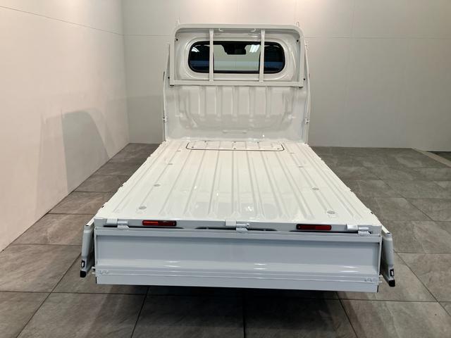 ハイゼットトラックスタンダード　４ＷＤ　５ＭＴ　コーナセンサー　届出済未使用車衝突被害軽減ブレーキ　コーナーセンサー　パートタイム４ＷＤ　ＡＭ／ＦＭラジオ　マニュアルエアコン　マニュアルレベリング　オートライト　バッテリーカバー　５速マニュアルミッション車（滋賀県）の中古車