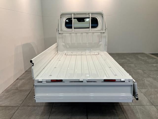 ハイゼットトラックスタンダード　４ＷＤ　５ＭＴ　コーナセンサー　届出済未使用車衝突被害軽減ブレーキ　コーナーセンサー　パートタイム４ＷＤ　ＡＭ／ＦＭラジオ　マニュアルエアコン　マニュアルレベリング　オートライト　バッテリーカバー　５速マニュアルミッション車（滋賀県）の中古車