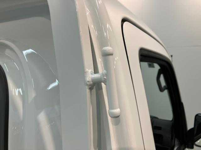 ハイゼットトラックスタンダード　４ＷＤ　５ＭＴ　コーナセンサー　届出済未使用車衝突被害軽減ブレーキ　コーナーセンサー　パートタイム４ＷＤ　ＡＭ／ＦＭラジオ　マニュアルエアコン　マニュアルレベリング　オートライト　バッテリーカバー　５速マニュアルミッション車（滋賀県）の中古車