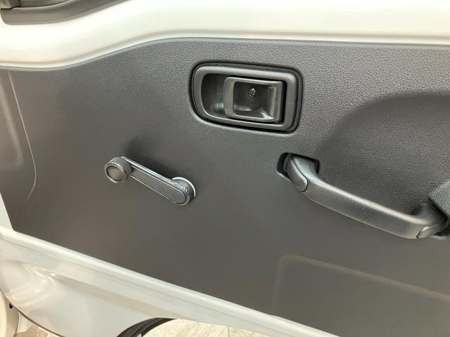 ハイゼットトラックスタンダード　４ＷＤ　５ＭＴ　コーナセンサー　届出済未使用車衝突被害軽減ブレーキ　コーナーセンサー　パートタイム４ＷＤ　ＡＭ／ＦＭラジオ　マニュアルエアコン　マニュアルレベリング　オートライト　バッテリーカバー　５速マニュアルミッション車（滋賀県）の中古車