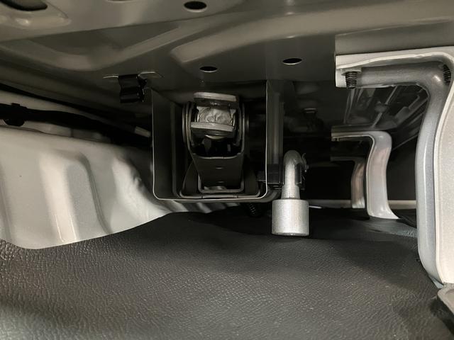 ハイゼットカーゴＤＸ　４速オートマ車・純正ナビ・ＥＴＣ車載器・キーレス４速オートマ車・純正ナビ・ＥＴＣ車載器・リモコンキ−・パワ−ウインドウ（フロントのみ）・スモ−クガラス・オ−バ−ヘッドシェルフ・エアコン・パワステ（大阪府）の中古車