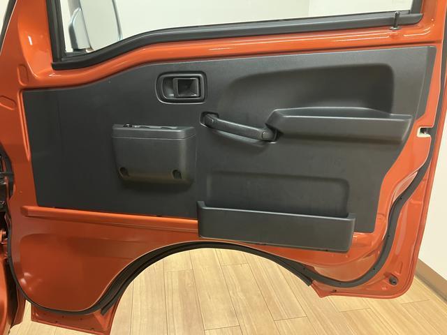 ハイゼットトラックＥＸＴ　５速マニュアル車・社外品ナビ・リモコンキ−５速マニュアル車・社外品ナビ・リモコンキ−・エアコン・パワステ・パワ−ウインドウ・マット／バイザ−装備（大阪府）の中古車