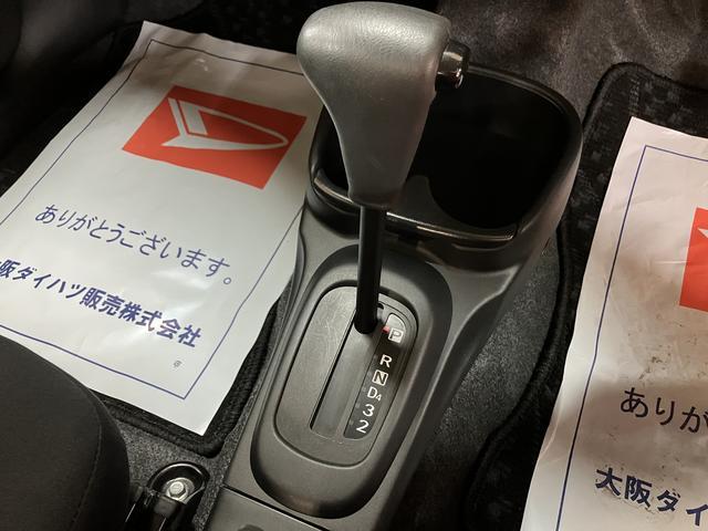 エッセＤ　４Ａ／Ｔ車・社外品ＣＤ・リモコンキ−４速オ−トマ車・社外品ＣＤステレオ・リモコンキ−・エアコン・パワステ・パワ−ウインドウ・マット／バイザ−装備（大阪府）の中古車