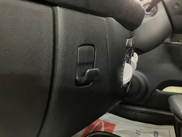 エッセＤ　４Ａ／Ｔ車・社外品ＣＤ・リモコンキ−４速オ−トマ車・社外品ＣＤステレオ・リモコンキ−・エアコン・パワステ・パワ−ウインドウ・マット／バイザ−装備（大阪府）の中古車