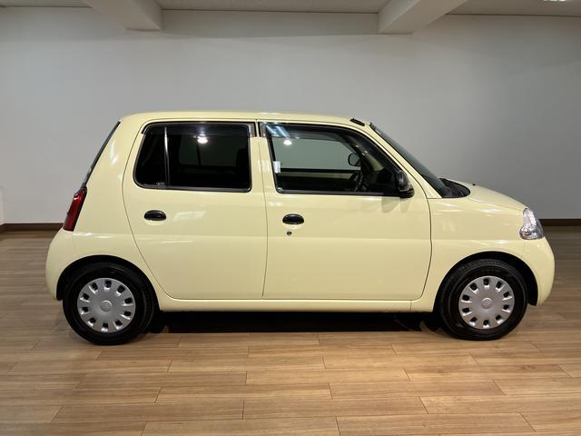 エッセＤ　４Ａ／Ｔ車・社外品ＣＤ・リモコンキ−４速オ−トマ車・社外品ＣＤステレオ・リモコンキ−・エアコン・パワステ・パワ−ウインドウ・マット／バイザ−装備（大阪府）の中古車