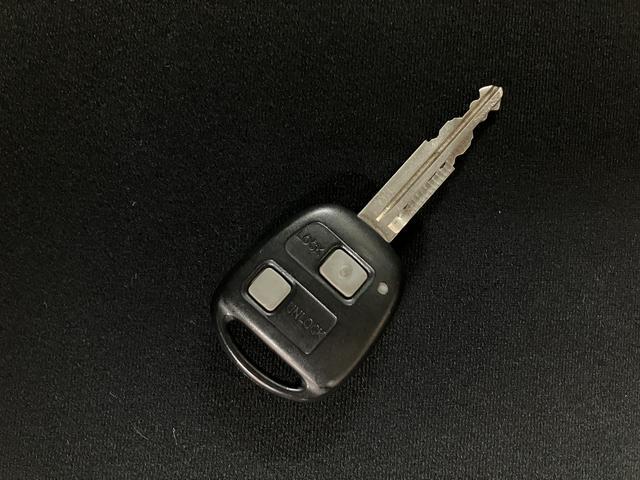 エッセＤ　４Ａ／Ｔ車・社外品ＣＤ・リモコンキ−４速オ−トマ車・社外品ＣＤステレオ・リモコンキ−・エアコン・パワステ・パワ−ウインドウ・マット／バイザ−装備（大阪府）の中古車
