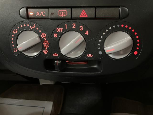 エッセＸスペシャル／走行８．３万ｋｍ／ＣＤチューナー／４ＡＴ１年間走行距離無制限保証／走行８．３万ｋｍ／ＣＤチューナー／４ＡＴ／キーレスエントリー／ハロゲンヘッドライト／マニュアルエアコン／マット／バイザー（大阪府）の中古車