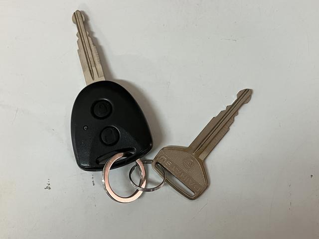 ハイゼットカーゴＤＸ／１年保証／１．６万キロ／Ｂｌｕｅｔｏｏｔｈ／１年間走行距離無制限保証／１．６万キロ／４速オートマチック／キーレスエントリー／パワーウインドウ／集中ドアロック／プライバシーガラス／純正ＣＤステレオ／Ｂｌｕｅｔｏｏｔｈ／アイドリングストップ／（大阪府）の中古車