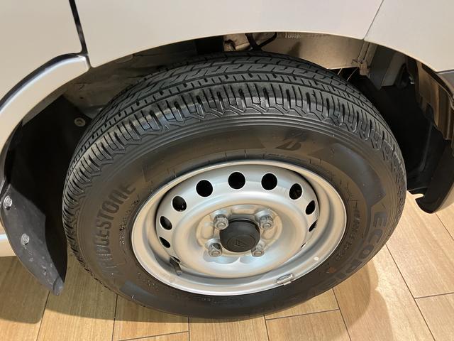 ハイゼットカーゴＤＸ／１年保証／１．６万キロ／Ｂｌｕｅｔｏｏｔｈ／１年間走行距離無制限保証／１．６万キロ／４速オートマチック／キーレスエントリー／パワーウインドウ／集中ドアロック／プライバシーガラス／純正ＣＤステレオ／Ｂｌｕｅｔｏｏｔｈ／アイドリングストップ／（大阪府）の中古車