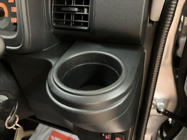 ハイゼットカーゴＤＸ／１年保証／１．６万キロ／Ｂｌｕｅｔｏｏｔｈ／１年間走行距離無制限保証／１．６万キロ／４速オートマチック／キーレスエントリー／パワーウインドウ／集中ドアロック／プライバシーガラス／純正ＣＤステレオ／Ｂｌｕｅｔｏｏｔｈ／アイドリングストップ／（大阪府）の中古車