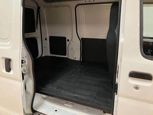 ハイゼットカーゴカーゴ２シーターブラインド／１年保証／４．３万キロ／１年間走行距離無制限保証／４．３万キロ／ブラインドカーゴ／後方モニター／エアコン／パワステ／２シーター／アイドリングストップ／（大阪府）の中古車