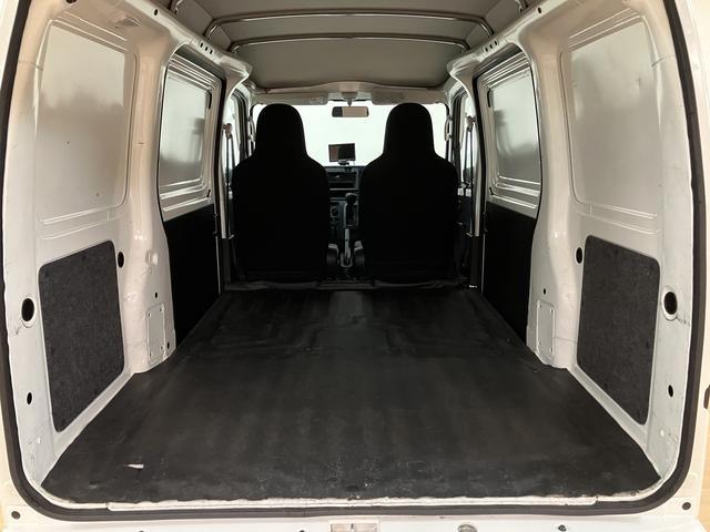 ハイゼットカーゴカーゴ２シーターブラインド／１年保証／４．３万キロ／１年間走行距離無制限保証／４．３万キロ／ブラインドカーゴ／後方モニター／エアコン／パワステ／２シーター／アイドリングストップ／（大阪府）の中古車