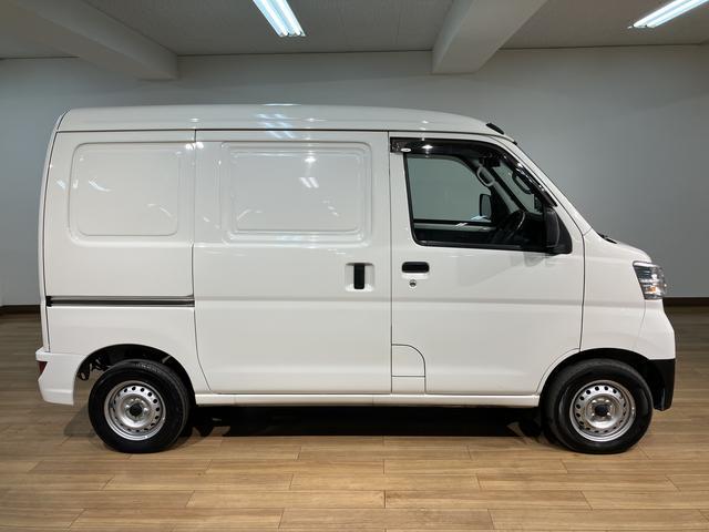 ハイゼットカーゴカーゴ２シーターブラインド／１年保証／４．３万キロ／１年間走行距離無制限保証／４．３万キロ／ブラインドカーゴ／後方モニター／エアコン／パワステ／２シーター／アイドリングストップ／（大阪府）の中古車