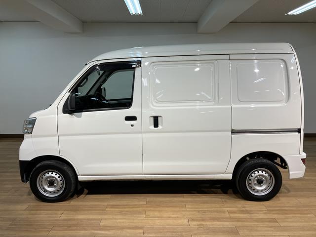 ハイゼットカーゴカーゴ２シーターブラインド／１年保証／４．３万キロ／１年間走行距離無制限保証／４．３万キロ／ブラインドカーゴ／後方モニター／エアコン／パワステ／２シーター／アイドリングストップ／（大阪府）の中古車