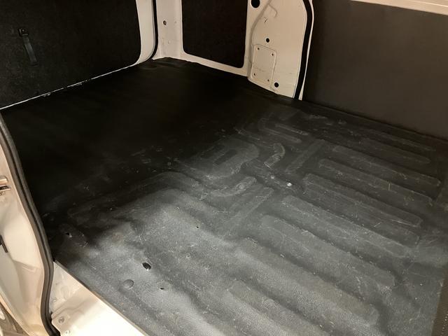 ハイゼットカーゴカーゴ２シーターブラインド／１年保証／４．３万キロ／１年間走行距離無制限保証／４．３万キロ／ブラインドカーゴ／後方モニター／エアコン／パワステ／２シーター／アイドリングストップ／（大阪府）の中古車