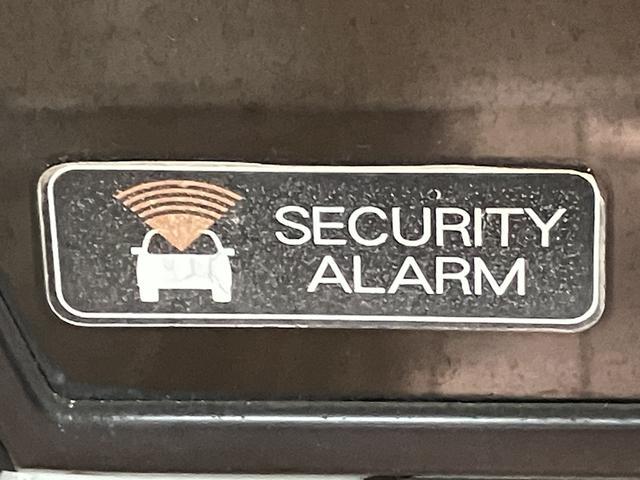 ソニカＲ／１年保証／５．２万キロ／ターボ／スマートキー／１年間走行距離無制限保証／５．２万キロ／ターボエンジン／スマートキー／ナビ／フロントベンチシート／電動格納ドアミラー／走行少／パールホワイト／（大阪府）の中古車