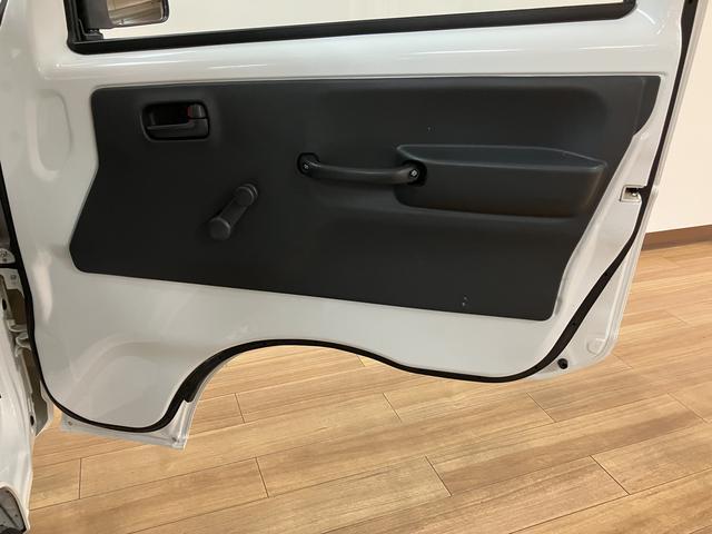 キャリイトラックＫＣスペシャル１年間走行距離無制限保証／０．３万キロ／エアコン／パワステ／５速マニュアル／ＡＭ／ＦＭラジオ／（大阪府）の中古車