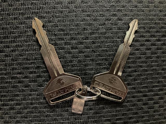 ハイゼットカーゴスペシャルＳＡIII／１年保証／衝突軽減ブレーキ／ナビ／１年間走行距離無制限保証／衝突軽減ブレーキ／３．５万キロ／純正ナビ／ＥＴＣ／Ｂｌｕｅｔｏｏｔｈ／フルセグＴＶ／ＤＶＤ／ＵＳＢ／アイドリングストップ／横滑り防止装置／オートハイビーム／（大阪府）の中古車