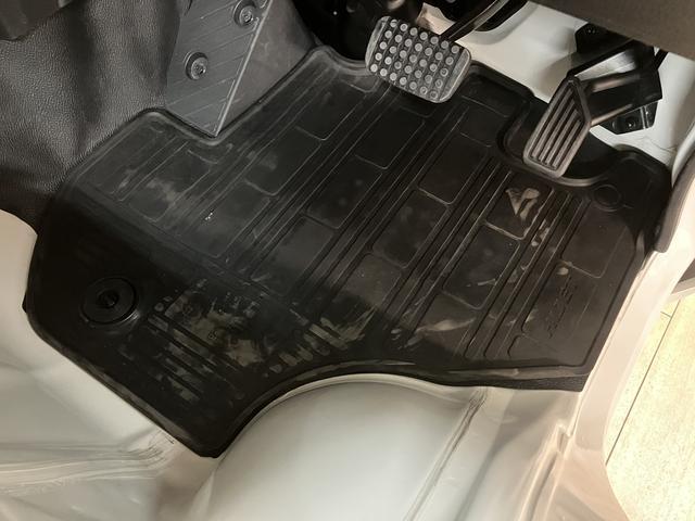 ハイゼットトラックエクストラＳＡIIIｔ／１年保証／ナビ／ＥＴＣ／ＬＥＤライト１年間走行距離無制限保証／４ＷＤ／衝突軽減ブレーキ／１．７万キロ／４速オートマ／純正ナビ／ＥＴＣ／ＬＥＤヘッドライト・フォグ／キーレスエントリー／パワーウインドウ／Ｂｌｕｅｔｏｏｔｈ／フルセグＴＶ／（大阪府）の中古車