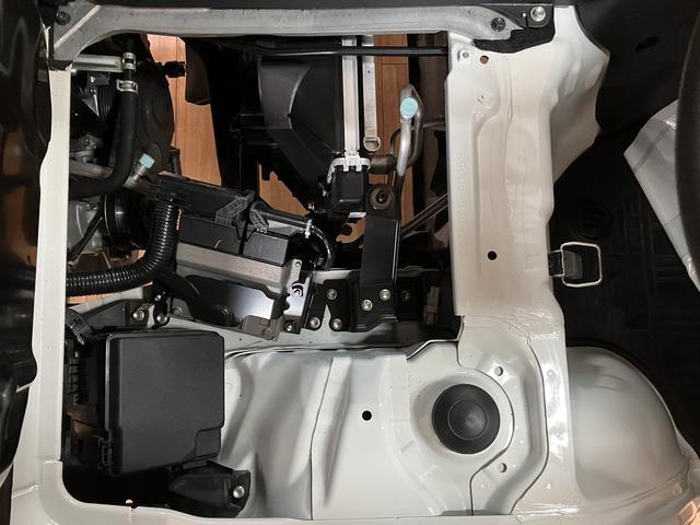 ピクシストラックスタンダード／１年保証／３．８万キロ／ＣＶＴ／ＣＤステレオ／１年間走行距離無制限保証／３．８万キロ／オートマチック／ＣＶＴ／エアコン／パワステ／ＣＤステレオ／横滑り防止装置／コーナーセンサー／アイドリングストップ／バッテリーカバー／ＵＳＢ／ＡＵＸ／（大阪府）の中古車