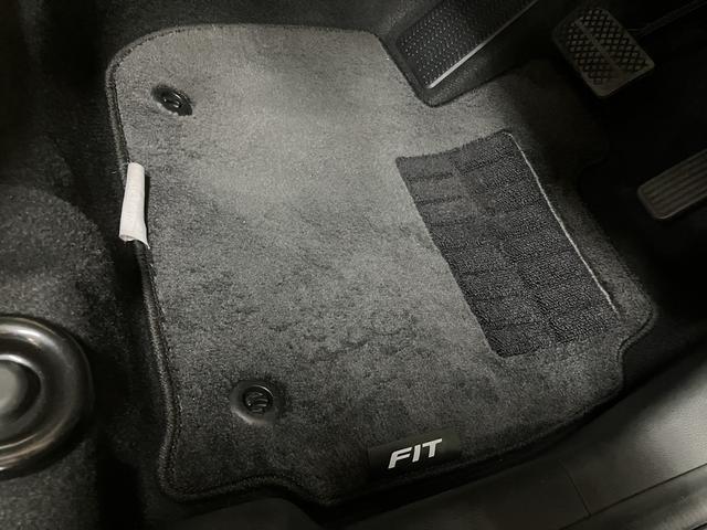 フィット１３Ｇ・Ｆパッケージ／１年保証／ナビ／ドラレコ／ＥＴＣ／１年間走行距離無制限保証／認定中古車／５．５万キロ／ナビ／ドラレコ／ＥＴＣ／バックカメラ／スマートキー／オートエアコン／社外品アルミ／Ｂｌｕｅｔｏｏｔｈ／（大阪府）の中古車