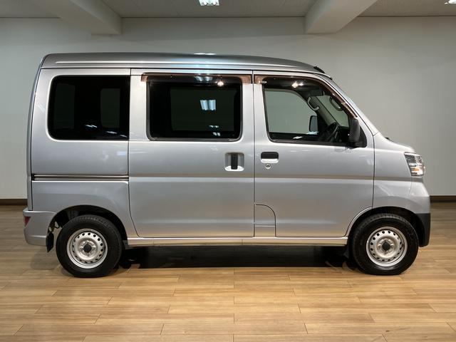 ハイゼットカーゴデラックスＳＡIII／１年保証／衝突軽減ブレーキ／ナビ／１年間走行距離無制限保証／ダイハツ認定中古車／衝突軽減ブレーキ／ナビ／ＥＴＣ／キーレスエントリー／パワーウインドウ／エアコン／パワステ／オートハイビーム／Ｂｌｕｅｔｏｏｔｈ／フルセグＴＶ／（大阪府）の中古車