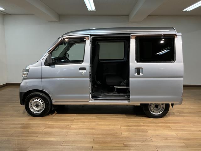 ハイゼットカーゴデラックスＳＡIII／１年保証／衝突軽減ブレーキ／ナビ／１年間走行距離無制限保証／ダイハツ認定中古車／衝突軽減ブレーキ／ナビ／ＥＴＣ／キーレスエントリー／パワーウインドウ／エアコン／パワステ／オートハイビーム／Ｂｌｕｅｔｏｏｔｈ／フルセグＴＶ／（大阪府）の中古車