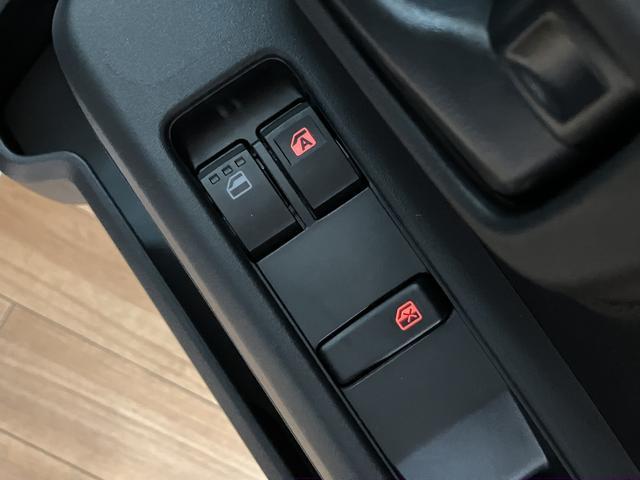 ハイゼットカーゴＤＸ　サポカーＳワイド適合届出済未使用車・衝突被害軽減ブレーキ・横滑り防止装置・スピーカー一体型ＡＭＦＭラジオ・ＡＢＳ・アイドリングストップ・両側スライドドア・マニュアルエアコン・パワーステアリング・前席パワーウィンドウ（大阪府）の中古車