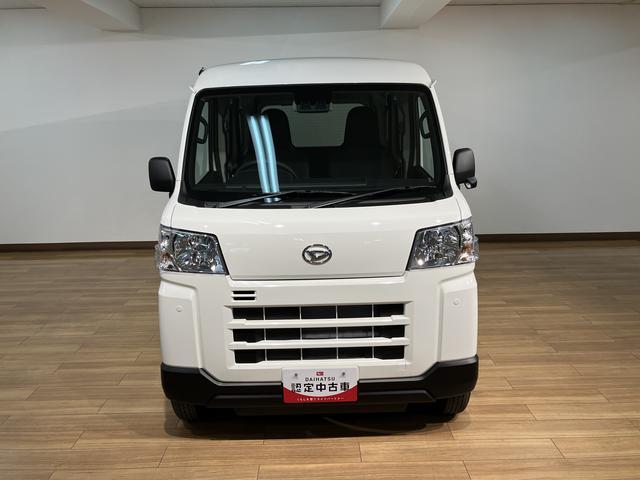 ハイゼットカーゴＤＸ　Ｒ７年式／法規対応済／届出済未使用車Ｒ７年式の届出済み未使用車のハイゼットカーゴ入荷しました♪キーレスやオーバーヘッドシェルフ、前席パワーウィンドウにリヤスモークガラス等装備充実グレードのデラックスです☆（大阪府）の中古車