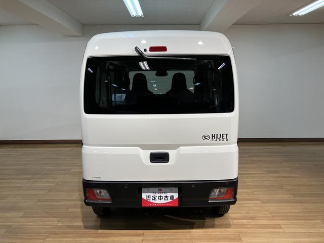 ハイゼットカーゴＤＸ　Ｒ７年式／法規対応済／届出済未使用車Ｒ７年式の届出済み未使用車のハイゼットカーゴ入荷しました♪キーレスやオーバーヘッドシェルフ、前席パワーウィンドウにリヤスモークガラス等装備充実グレードのデラックスです☆（大阪府）の中古車