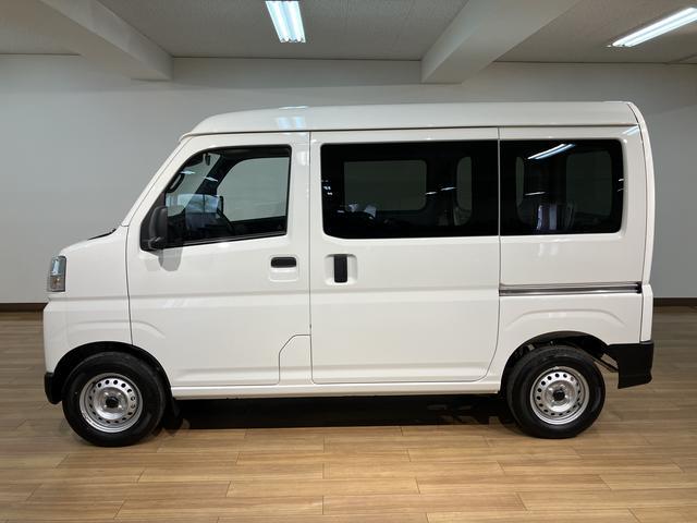 ハイゼットカーゴＤＸ　Ｒ７年式／法規対応済／届出済未使用車Ｒ７年式の届出済み未使用車のハイゼットカーゴ入荷しました♪キーレスやオーバーヘッドシェルフ、前席パワーウィンドウにリヤスモークガラス等装備充実グレードのデラックスです☆（大阪府）の中古車