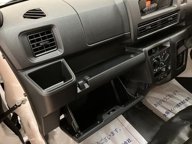 ハイゼットカーゴＤＸ　Ｒ７年式／法規対応済／届出済未使用車Ｒ７年式の届出済み未使用車のハイゼットカーゴ入荷しました♪キーレスやオーバーヘッドシェルフ、前席パワーウィンドウにリヤスモークガラス等装備充実グレードのデラックスです☆（大阪府）の中古車