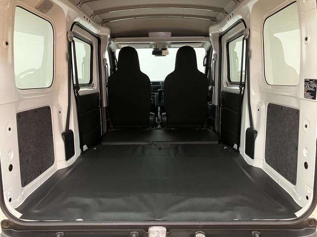 ハイゼットカーゴＤＸ　Ｒ７年式／法規対応済／届出済未使用車Ｒ７年式の届出済み未使用車のハイゼットカーゴ入荷しました♪キーレスやオーバーヘッドシェルフ、前席パワーウィンドウにリヤスモークガラス等装備充実グレードのデラックスです☆（大阪府）の中古車