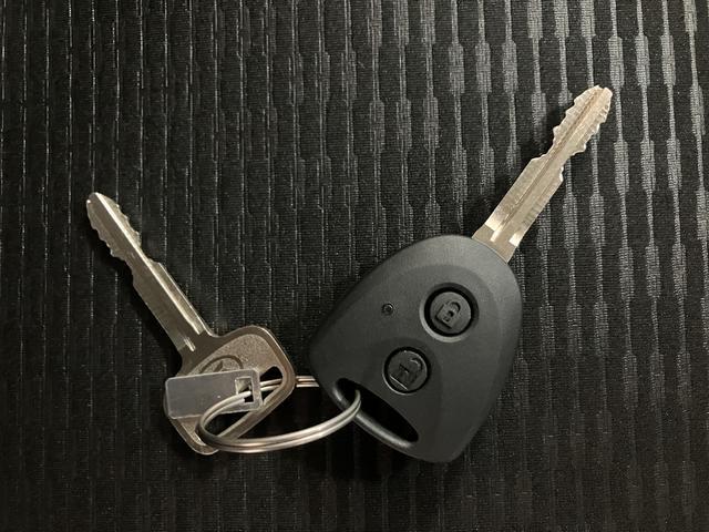 ハイゼットカーゴＤＸ　Ｒ７年式／法規対応済／届出済未使用車衝突被害軽減ブレーキ　横滑り防止装置　ＡＢＳ　アイドリングストップ　両側スライドドア　マニュアルエアコン　パワーステアリング　前席パワーウィンドウ　届出済未使用車（大阪府）の中古車