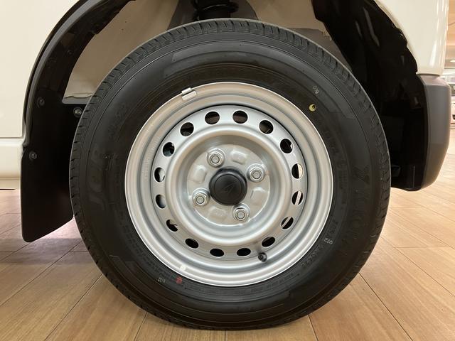 ハイゼットカーゴＤＸ　Ｒ７年式／法規対応済／届出済未使用車衝突被害軽減ブレーキ　横滑り防止装置　ＡＢＳ　アイドリングストップ　両側スライドドア　マニュアルエアコン　パワーステアリング　前席パワーウィンドウ　届出済未使用車（大阪府）の中古車