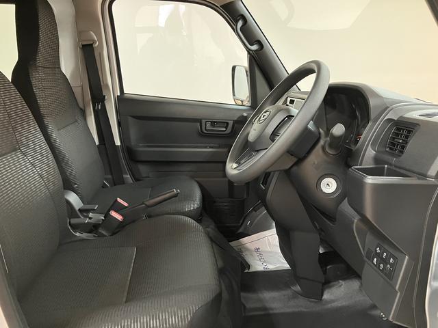 ハイゼットカーゴＤＸ　Ｒ７年式届出済未使用車／法規対応済／走行３ｋｍ衝突被害軽減ブレーキ　横滑り防止装置　ＡＢＳ　アイドリングストップ　両側スライドドア　マニュアルエアコン　パワーステアリング　前席パワーウィンドウ　届出済未使用車（大阪府）の中古車