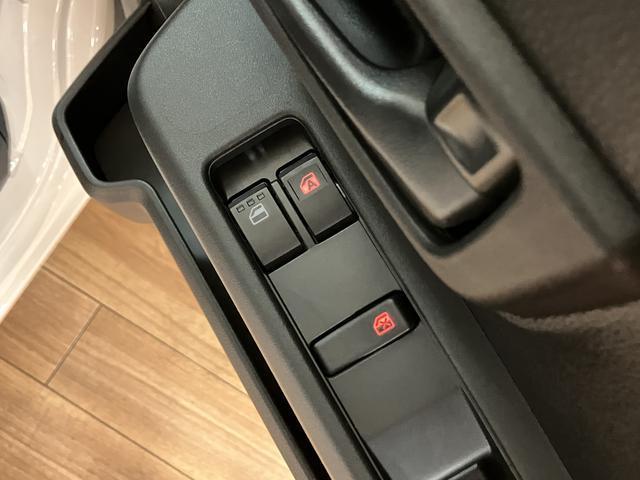 ハイゼットカーゴＤＸ　Ｒ７年式／法規対応済／届出済未使用車衝突被害軽減ブレーキ　横滑り防止装置　ＡＢＳ　アイドリングストップ　両側スライドドア　マニュアルエアコン　パワーステアリング　前席パワーウィンドウ　届出済未使用車（大阪府）の中古車