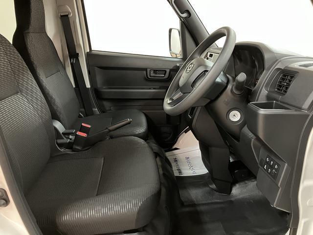 ハイゼットカーゴＤＸ　Ｒ７年式／法規対応済／届出済未使用車衝突被害軽減ブレーキ　横滑り防止装置　ＡＢＳ　アイドリングストップ　両側スライドドア　マニュアルエアコン　パワーステアリング　前席パワーウィンドウ　届出済未使用車（大阪府）の中古車
