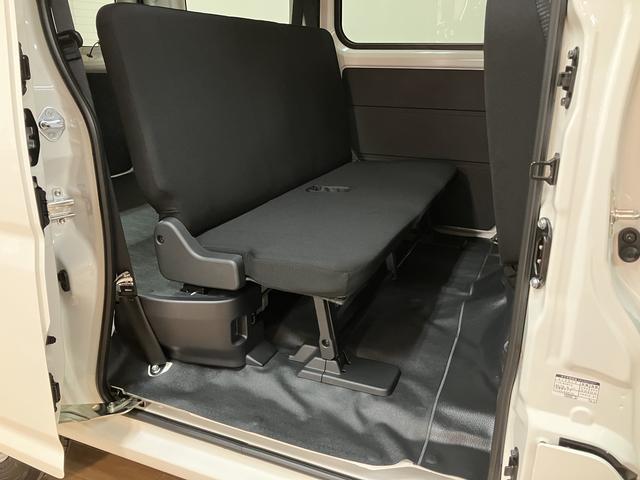 ハイゼットカーゴＤＸ　Ｒ７年式／法規対応済／届出済未使用車衝突被害軽減ブレーキ　横滑り防止装置　ＡＢＳ　アイドリングストップ　両側スライドドア　マニュアルエアコン　パワーステアリング　前席パワーウィンドウ　届出済未使用車（大阪府）の中古車