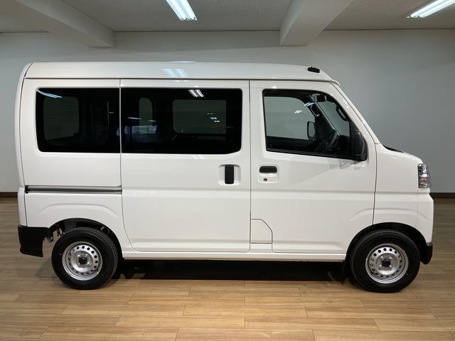 ハイゼットカーゴＤＸ　Ｒ７年式／法規対応済／届出済未使用車衝突被害軽減ブレーキ　横滑り防止装置　ＡＢＳ　アイドリングストップ　両側スライドドア　マニュアルエアコン　パワーステアリング　前席パワーウィンドウ　届出済未使用車（大阪府）の中古車