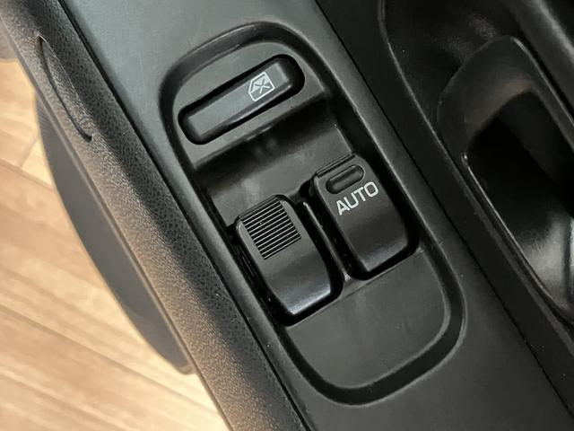 ハイゼットカーゴデラックスＳＡIII／走行１．７万キロ／車検整備渡し／走行１．７万キロ／車検整備渡し／１年間走行距離無制限保証／バックカメラ／パワーウインドウ／キーレス／ＬＥＤヘッドライト／衝突軽減ブレーキ／アイドリングストップ／オートハイビーム／ハンガーバー／（大阪府）の中古車
