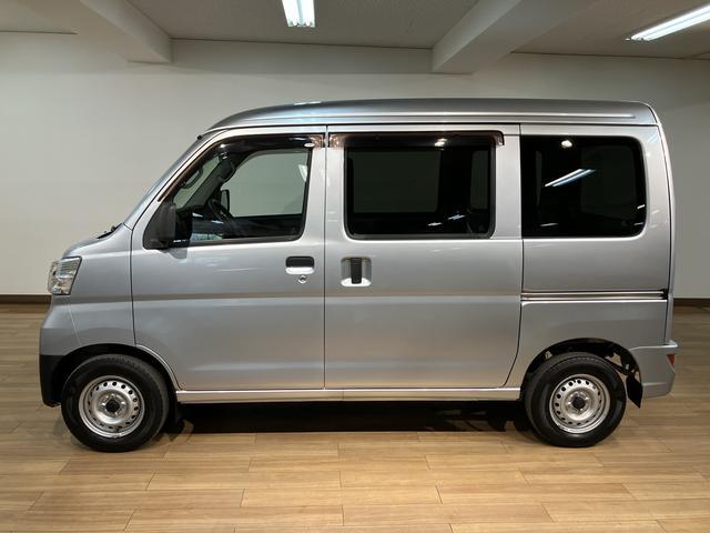 ハイゼットカーゴデラックスＳＡIII／走行１．７万キロ／車検整備渡し／走行１．７万キロ／車検整備渡し／１年間走行距離無制限保証／バックカメラ／パワーウインドウ／キーレス／ＬＥＤヘッドライト／衝突軽減ブレーキ／アイドリングストップ／オートハイビーム／ハンガーバー／（大阪府）の中古車