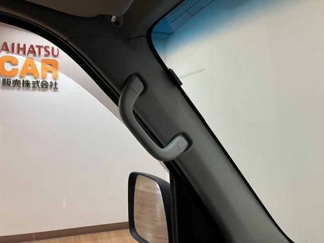 ハイゼットカーゴデラックスＳＡIII／走行１．７万キロ／車検整備渡し／走行１．７万キロ／車検整備渡し／１年間走行距離無制限保証／バックカメラ／パワーウインドウ／キーレス／ＬＥＤヘッドライト／衝突軽減ブレーキ／アイドリングストップ／オートハイビーム／ハンガーバー／（大阪府）の中古車