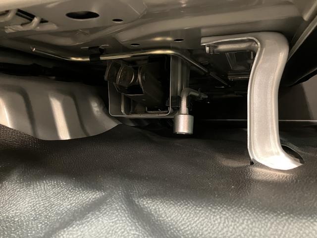 ハイゼットカーゴデラックスＳＡIII／走行１．７万キロ／車検整備渡し／走行１．７万キロ／車検整備渡し／１年間走行距離無制限保証／バックカメラ／パワーウインドウ／キーレス／ＬＥＤヘッドライト／衝突軽減ブレーキ／アイドリングストップ／オートハイビーム／ハンガーバー／（大阪府）の中古車