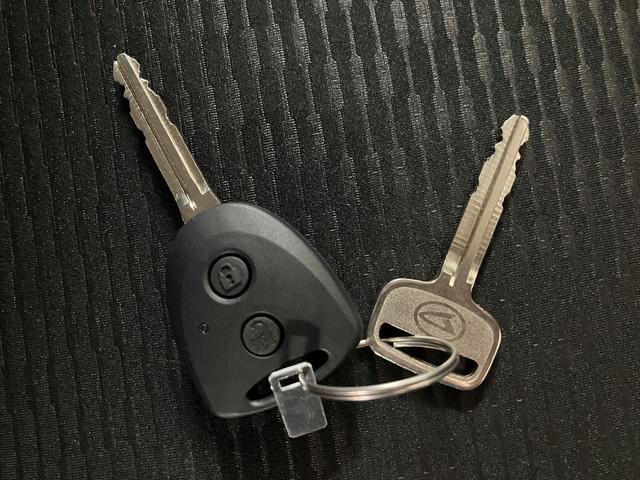 ハイゼットカーゴＤＸ／届出済未使用車／新車保証継承／パワーウインドウ／届出済未使用車／新車保証継承／パワーウインドウ／キーレス／走行４キロ／コーナーセンサー／ＣＶＴ車／衝突軽減ブレーキ／横滑り防止装置／アイドリングストップ／オーバーヘッドシェルフ／ＦＭ＆ＡＭラジオ／（大阪府）の中古車
