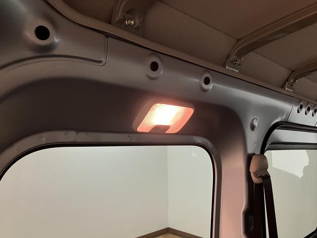 ハイゼットカーゴＤＸ／届出済未使用車／新車保証継承／パワーウインドウ／届出済未使用車／新車保証継承／パワーウインドウ／キーレス／走行４キロ／コーナーセンサー／ＣＶＴ車／衝突軽減ブレーキ／横滑り防止装置／アイドリングストップ／オーバーヘッドシェルフ／ＦＭ＆ＡＭラジオ／（大阪府）の中古車
