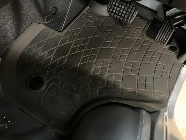 ハイゼットトラックジャンボＳＡIIIｔ／サポカーＳベーシック＋適合／車検整備付１年間走行距離無制限保証　車検整備付　ＬＥＤヘッドライト／フォグ　ナビ　ＥＴＣ　エアコン　荷台作業灯　パワーウィンドウ　オーバーヘッドシェルフ　３方開　トップシェイドガラス　キーレス（大阪府）の中古車